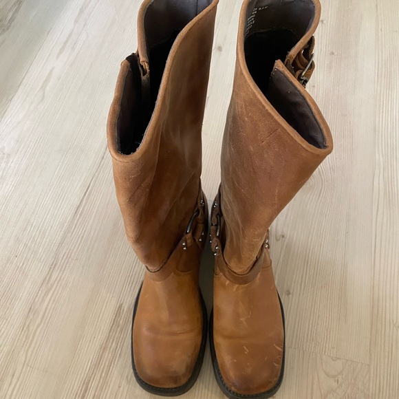 Steve Madden Brocks Knee Boot in Brown Distressed Leather - Picture 5 of 8